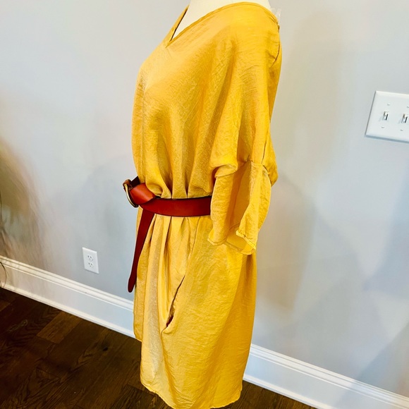 Mustard color oversized dress. Never worn. - Picture 2 of 4